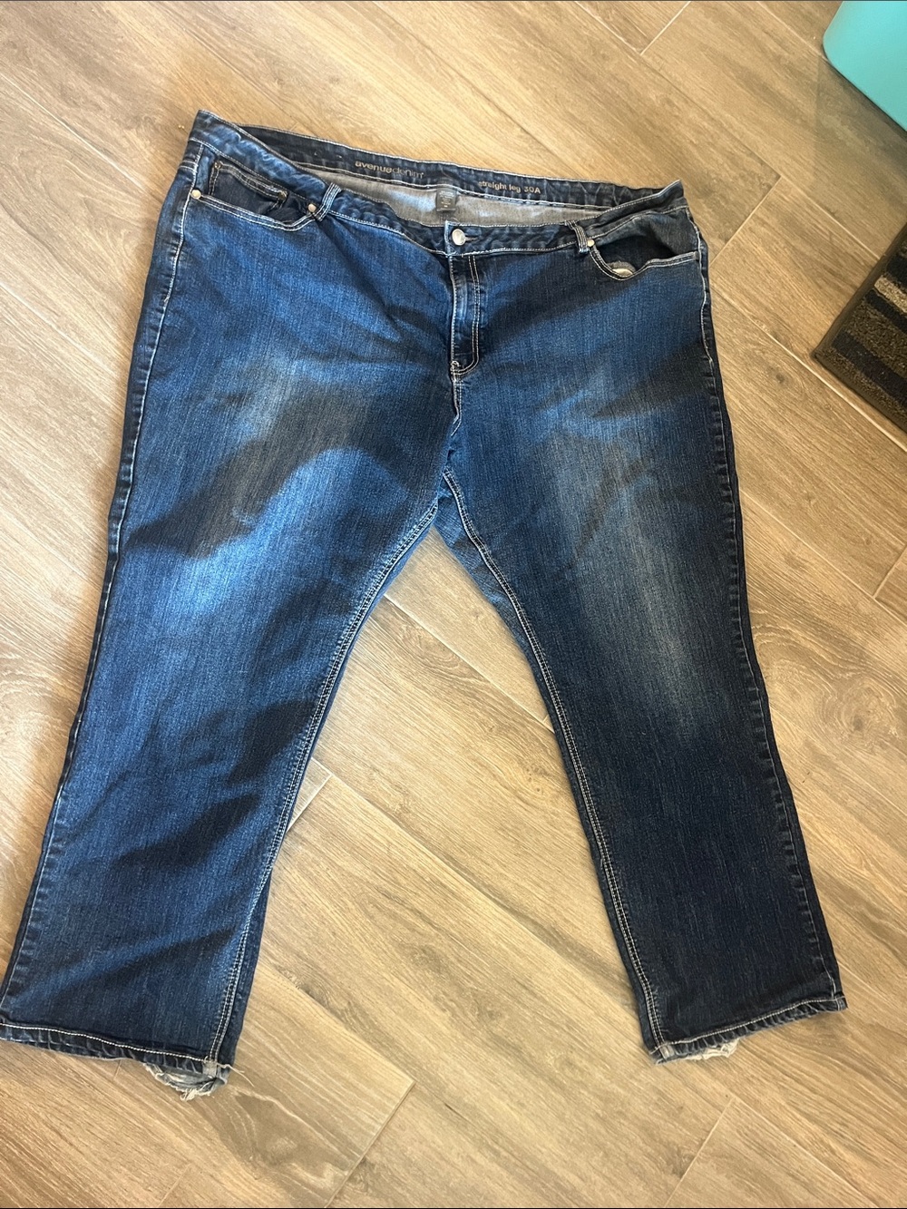 Relaxed Fit Men's Jeans in Deep Blue Wash